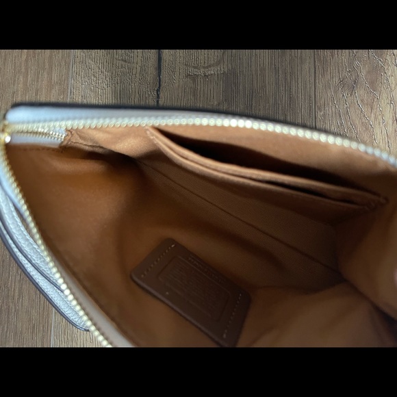 COACH-NWT Woodstock Leather Wristlet - Picture 8 of 13